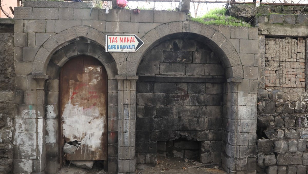 Diyarbakır'daki tarihi çeşmeler restore ediliyor Diyarbakır'daki tarihi çeşmeler restore ediliyor