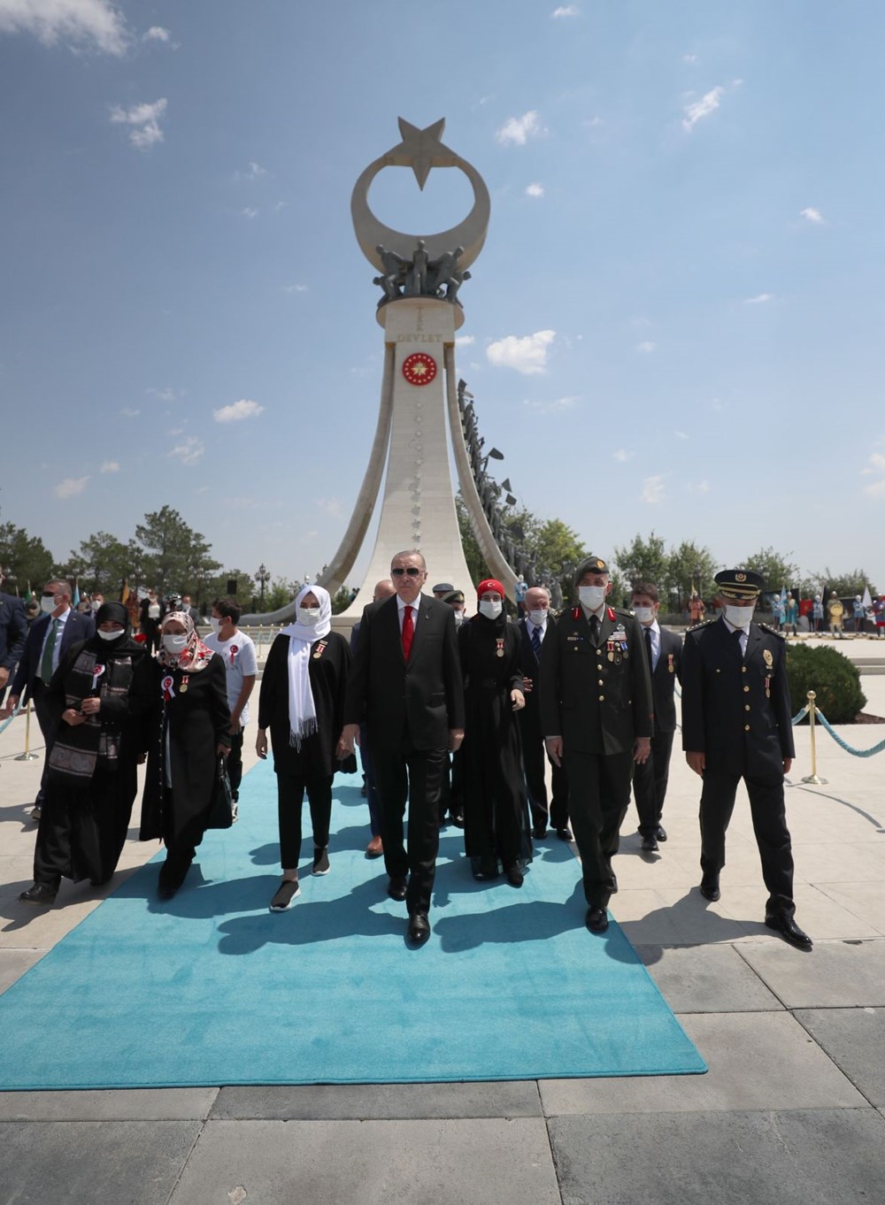 Cumhurbaşkanı Erdoğan 15 Temmuz Şehitler Abidesi'ne çelenk bıraktı - 2