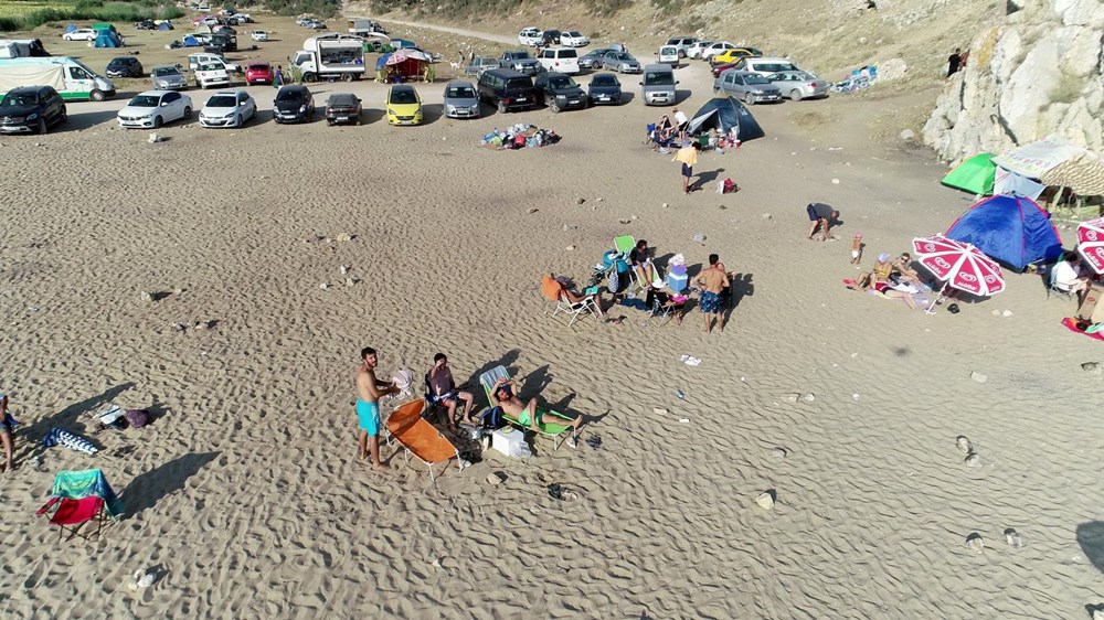 İtalyan koyu, tatilcilerin atıklarıyla çöplüğe döndü - 24