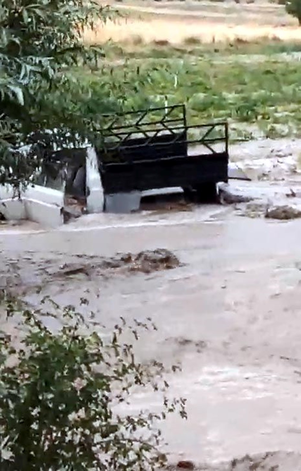 Kuvvetli sağanak birçok ilde hayatı felç etti: Sele kapılan 3 kişi hayatını kaybetti, 1 bebek kayıp - 37