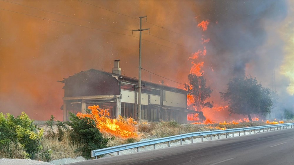 Çanakkale'de yangın büyüyor: Evler ve araçlar zarar gördü, çok sayıda tahliye var - 7