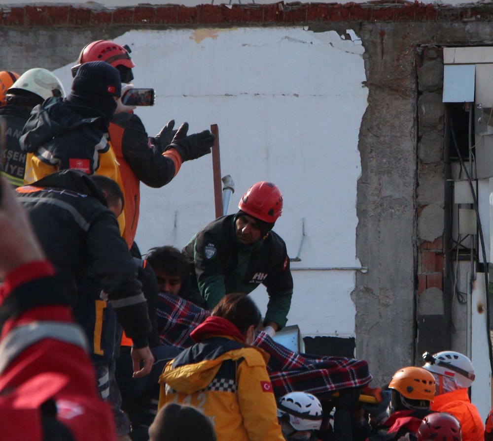 Enkaz altındakiler için zamana karşı yarış - 10