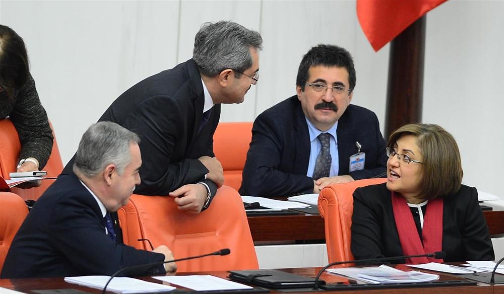 Meclis'te 'kırmızı' protesto - 1
