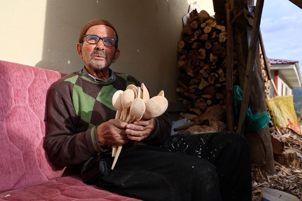 75 yaşındaki Ahmet dede 15 yıldır şimşir ağacıdan üretiyor: Türkiye'nin birçok vilayetine gönderiyor 72 QFHEpcEdikWkp2ofMvgeww