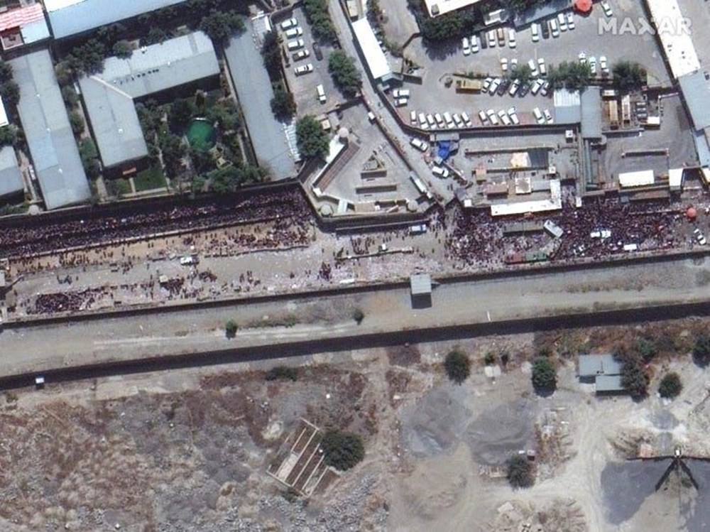 Kabil Havalimanı’ndaki kalabalık uydu görüntülerine yansıdı - 6