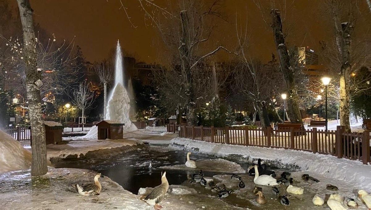 Ankara'da fıskiyeler dondu: 4 metrelik buz sarkıtı