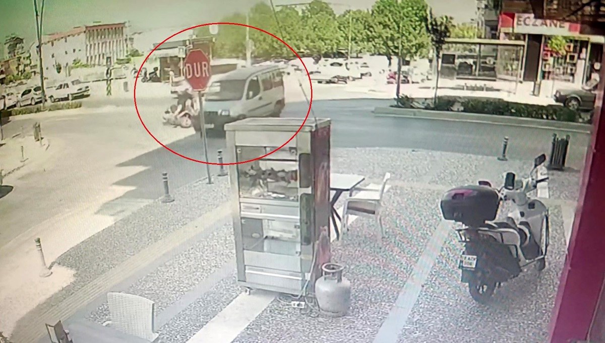 Manavgat’ta motosiklet ile hafif ticari araç çarpıştı