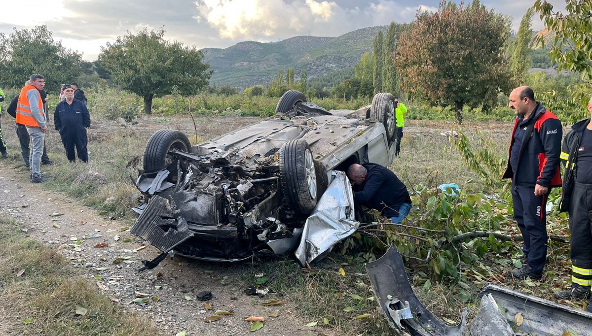 Tarlaya uçan otomobildeki kadın öldü, eşi ile 7 aylık oğlu yaralandı