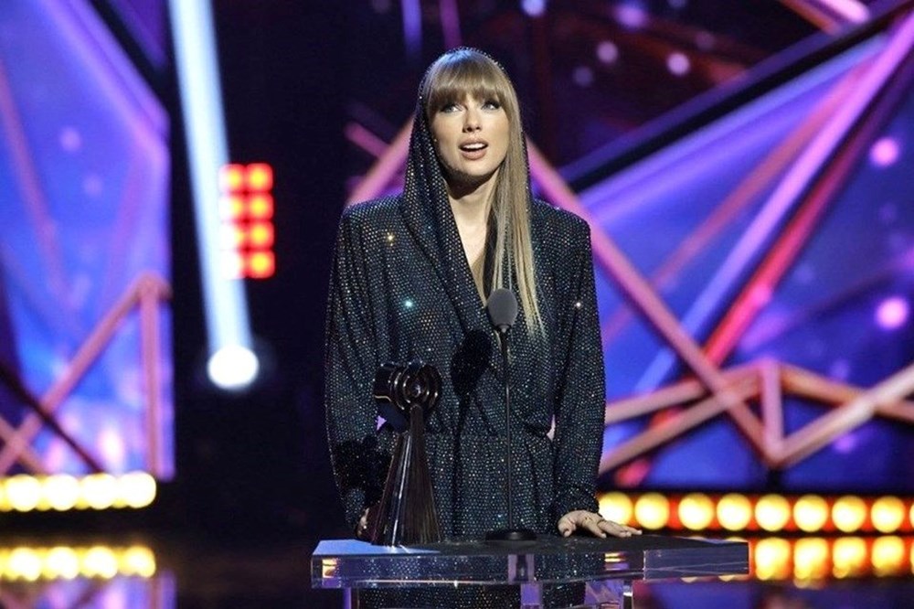 Taylor Swift'ten yeni rekor: Billboard'un ilk 10'unda aynı anda dört albümü olan ilk kadın oldu - 4