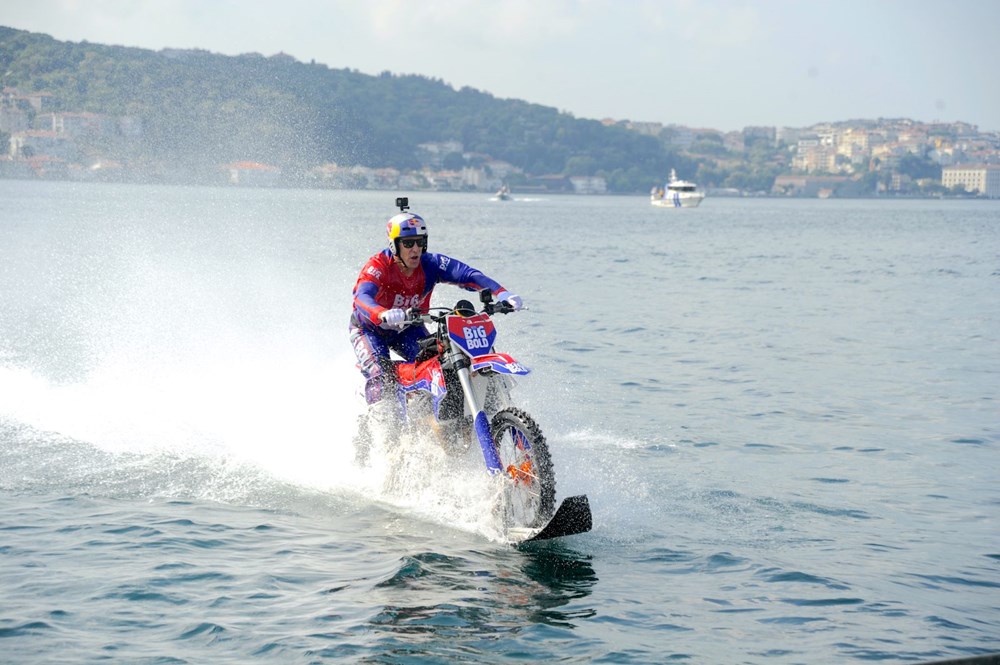 Motosikletle İstanbul Boğazı’nı geçti - 4