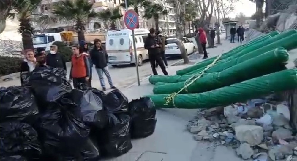 Enkaz başında 22 gün nöbet: Resmi belgeler korumaya alındı - 3