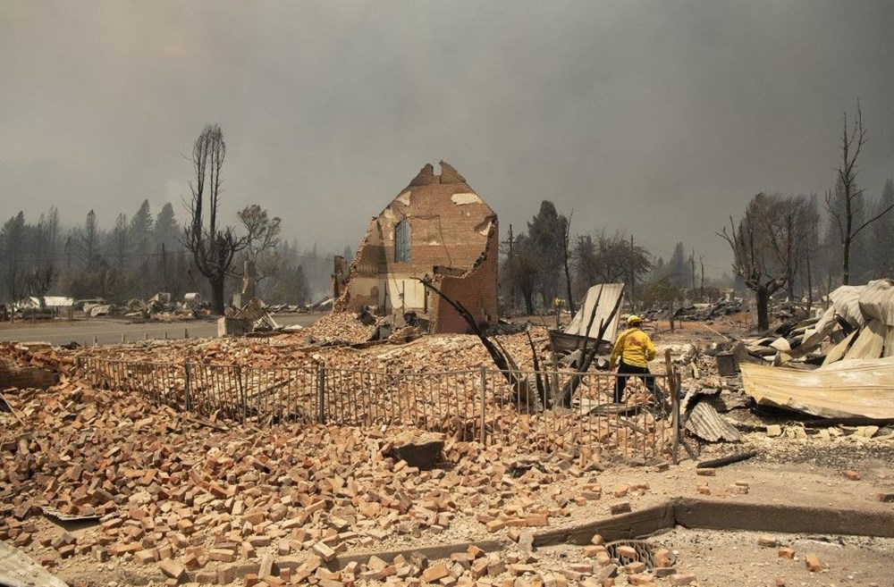 ABD'nin California eyaletindeki yangında bir kasaba yok oldu - 3