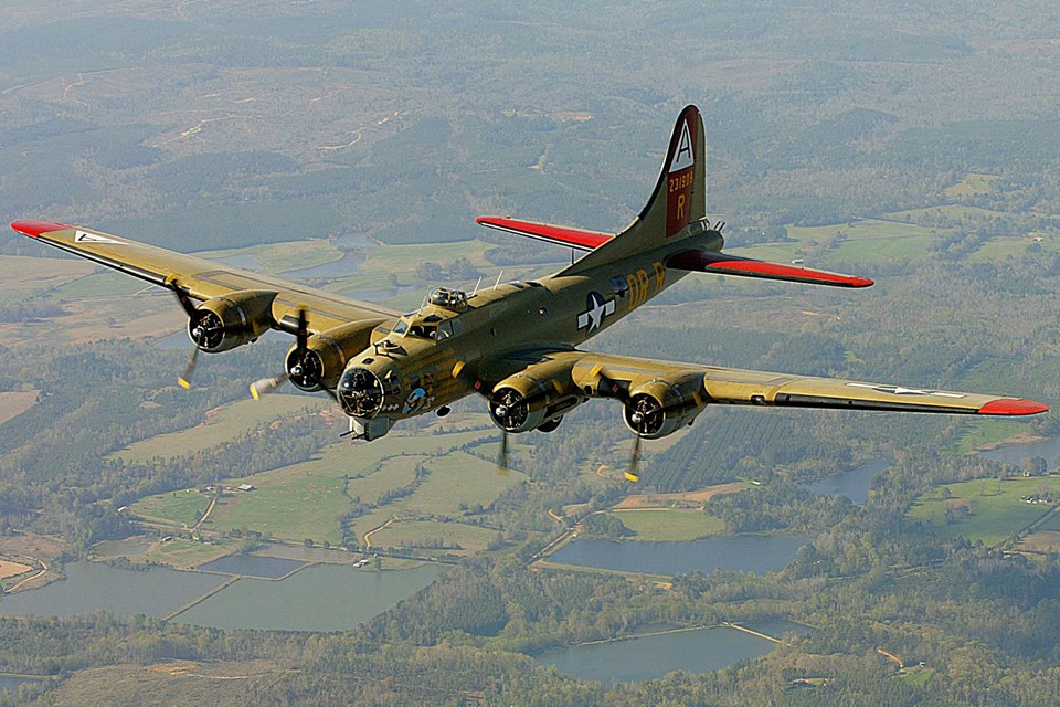 ABD'de 2. Dünya Savaşı'ndan kalma bombardıman uçağı düştü - 1