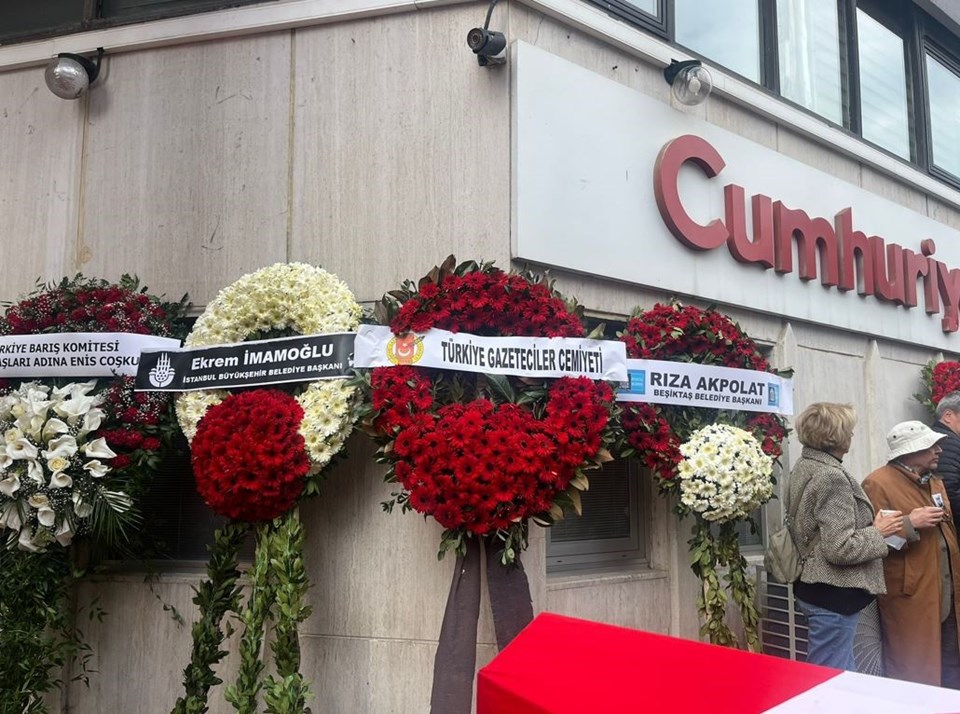 Gazeteci Ali Sirmen için Cumhuriyet Gazetesi önünde tören - 1