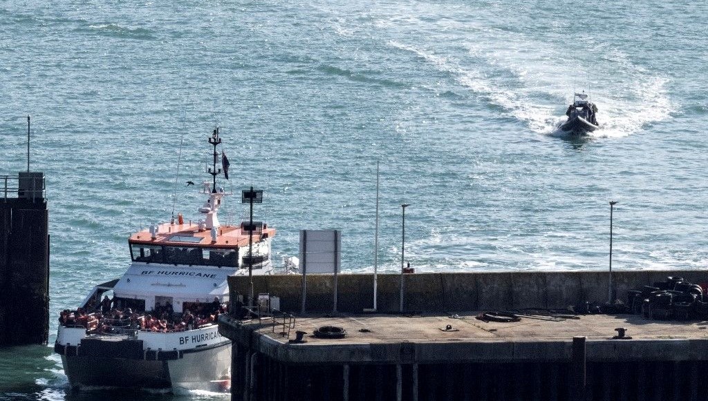 İngiliz sularında alarm! Petrol tankeriyle çarpışan kargo gemisi battı, tanker yanıyor