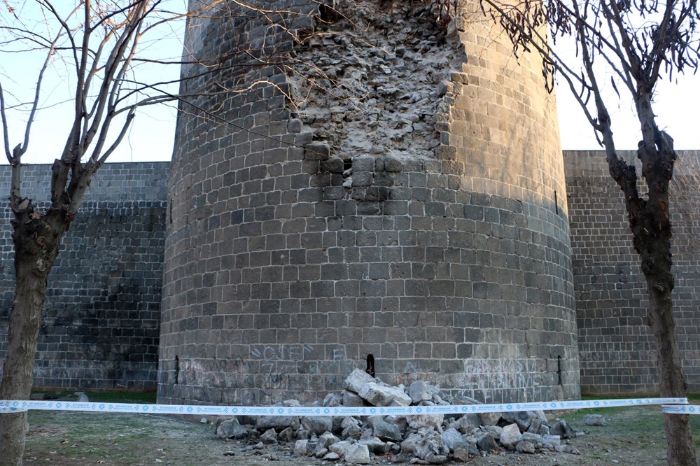 Deprem felaketi, UNESCO Dünya Kültür Mirası Listesi'ndeki Diyarbakır Surları'nı da vurdu - 8