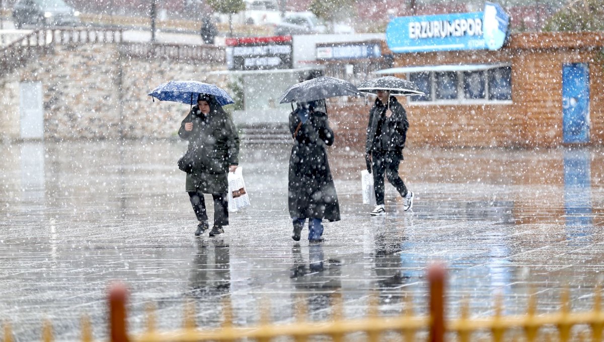 Erzurum'da kar yağdı