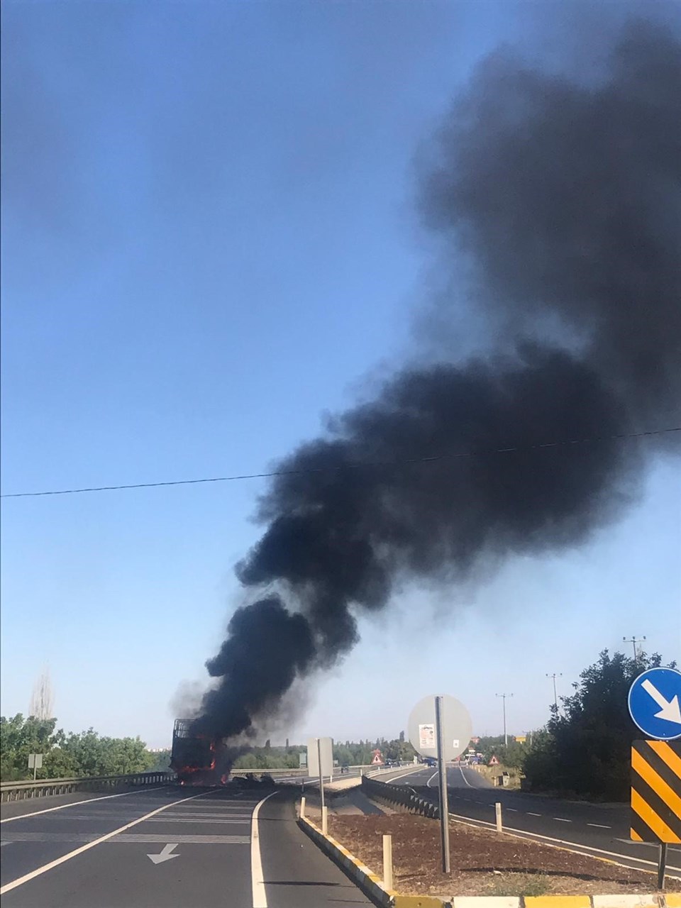 Konya'da mühimmat taşıyan kamyonda yangın - 1