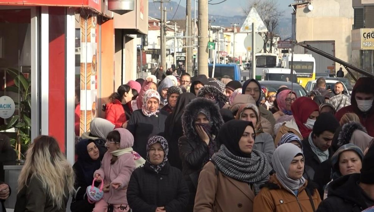 Bursa’da 50 liraya tencere kuyruğu