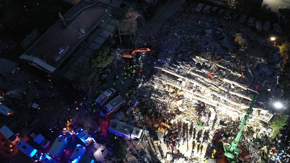 İzmir'de deprem sonrası enkaz altındakiler için zamana karşı yarış - 4