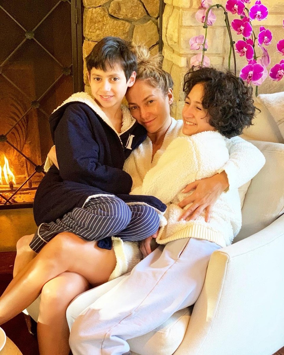 Jennifer Lopez: Hala annelerinin dizinde oturmalarını seviyorum - 1