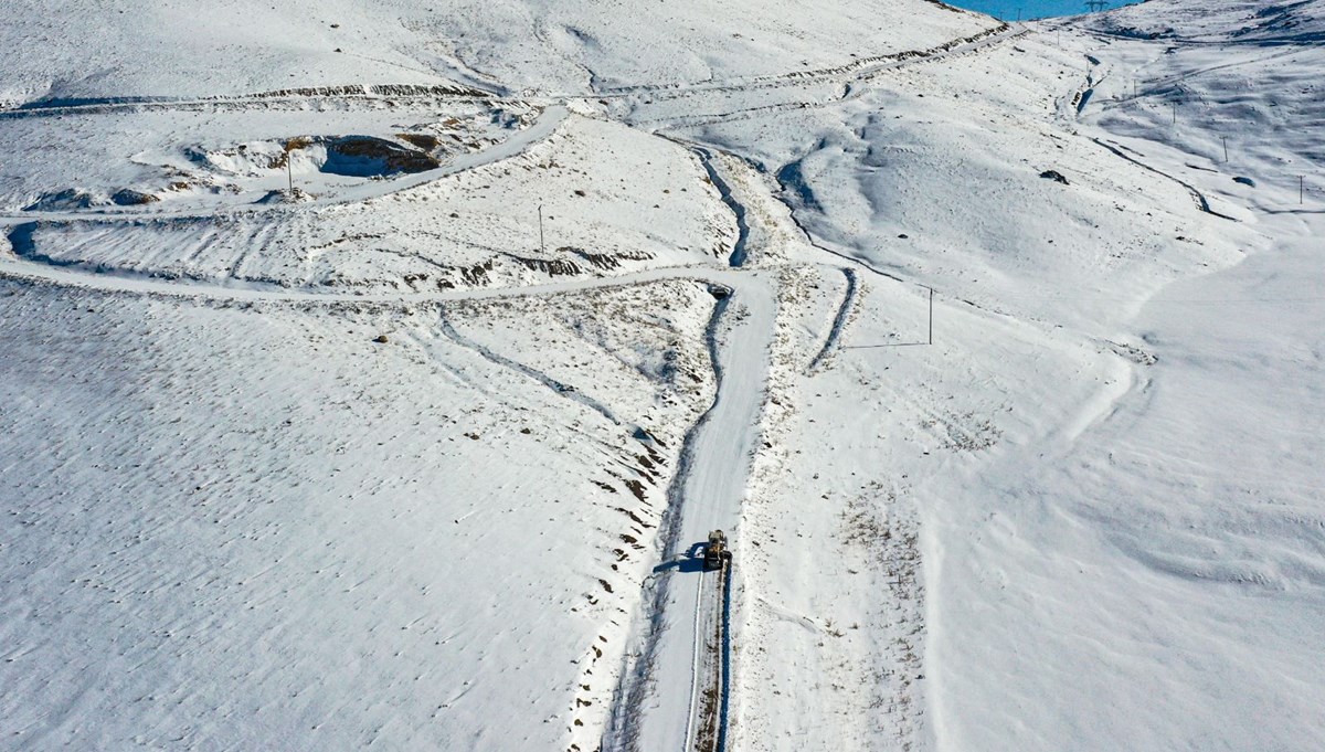 Van'da 134 yol ulaşıma tekrar açıldı Van'da 134 yol ulaşıma tekrar açıldı