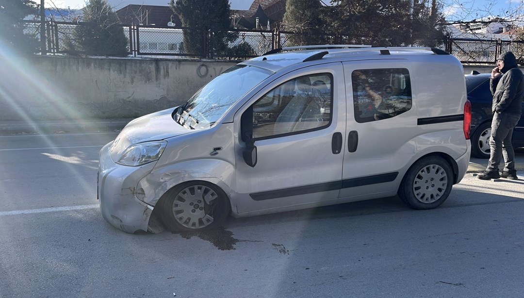 Direksiyon başında kalp krizi geçirdi: 3 araca çarptı