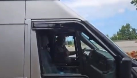 Fenomen polis çağıracağını söyleyince tacizcı hızla uzaklaştı