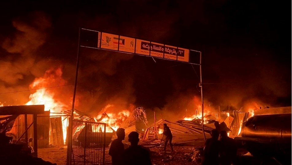 İsrail ordusundan Refah savunması: Saldırıda kullandığımız bombalar o yangını çıkaramazdı