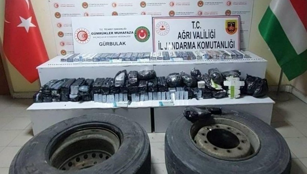 Ağrı'da TIR'ın lastiklerinde 123 bin 800 uyuşturucu hap ele geçirildi Ağrı'da TIR'ın lastiklerinde 123 bin 800 uyuşturucu hap ele geçirildi