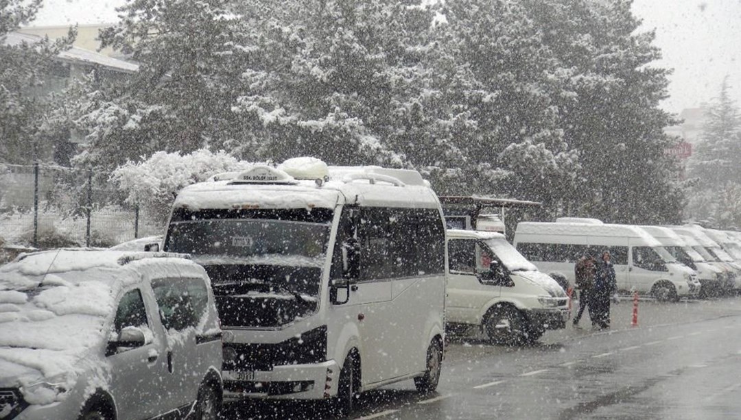 Nisan karı ilçeyi beyaza bürüdü