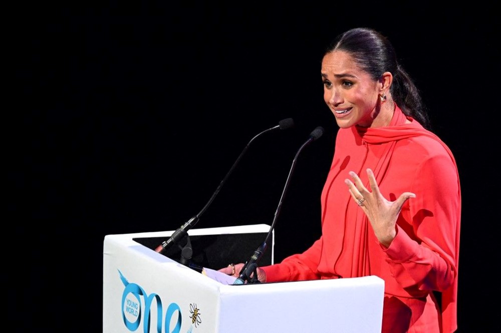 Prens Harry ile Meghan Markle yeniden İngiltere'de: Protestolarla karşılandılar - 3