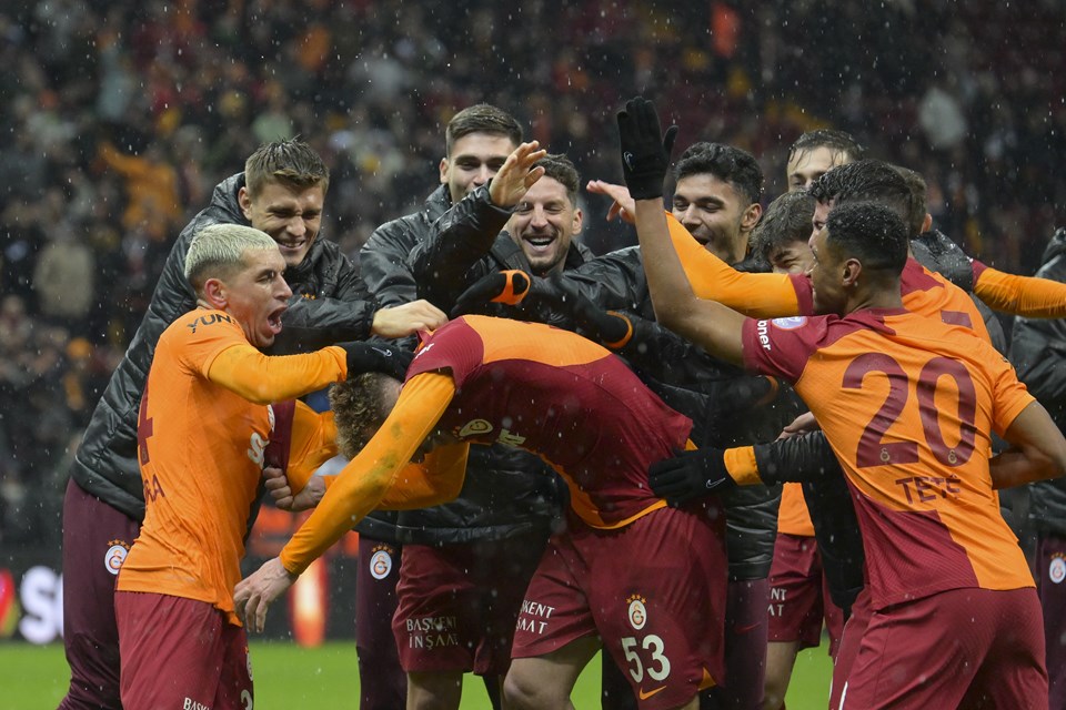 Okan Buruk Süper Lig tarihine geçti - 1