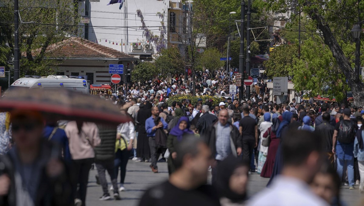 Ramazan Bayramı'nın ikinci gününde tarihi yarımadada insan seli