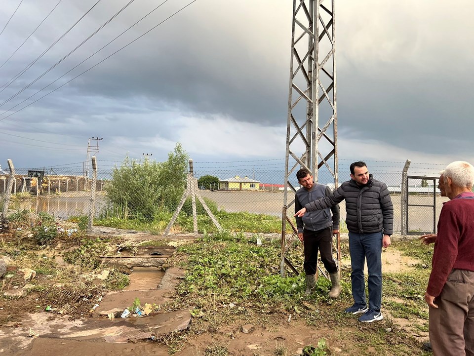 Kars’ın Digor ilçesine bağlı Kocaköy’de etkili sağanak yağmur, sele dönüştü.