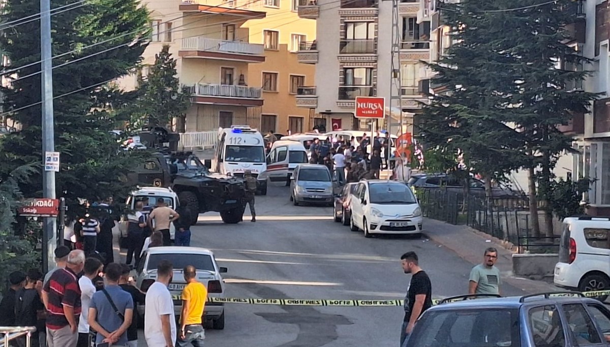 Polis, kadın cinayetinin önüne geçti: İntihara kalkışan adam etkisiz hale getirildi Polis, kadın cinayetinin önüne geçti: İntihara kalkışan adam etkisiz hale getirildi
