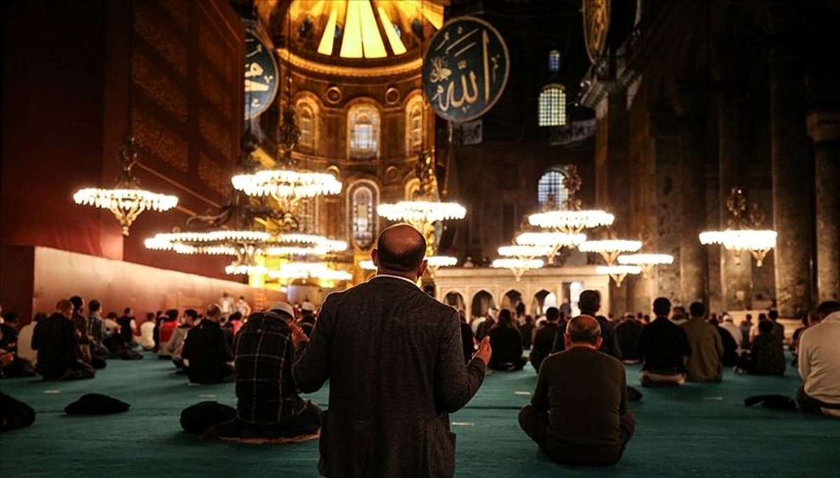 Mevlid Kandili mesajlarla kutlanıyor (Sosyal medyada en çok beğeni alan kandil mesajları)