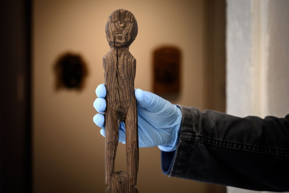 Alp Buzulları’nın erimesiyle 9 bin 500 yıllık tarihi eserler ortaya çıktı - 11