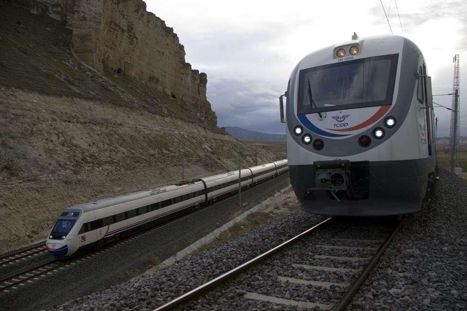 Hızlı tren 1 saat 28 dakikada Eskişehir'de - 1