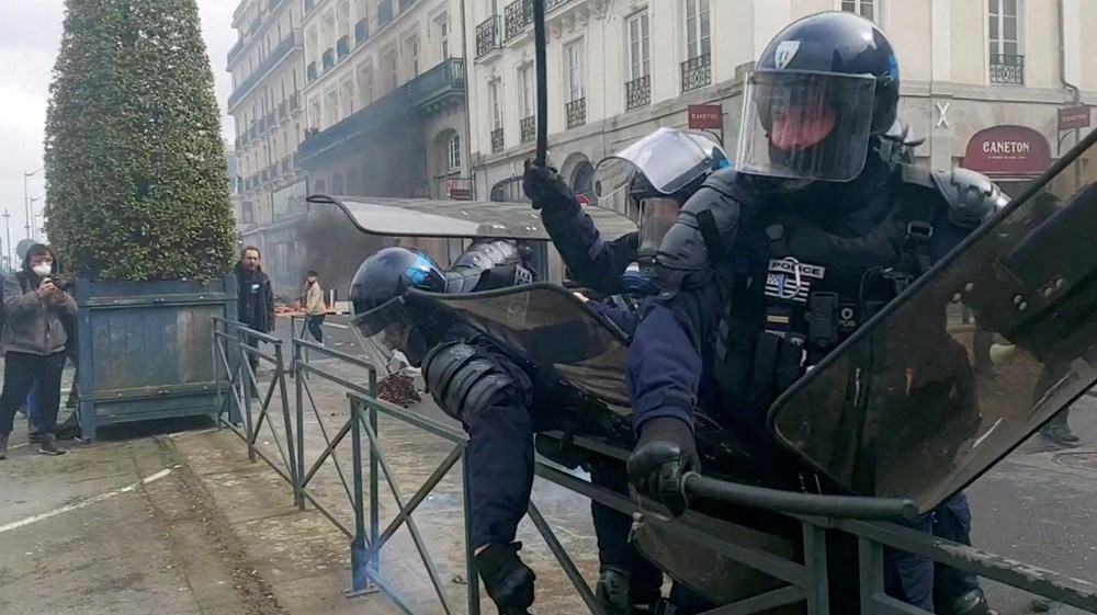 Fransa 'yanar'ken Macron'dan tepki çeken hareket: Lüks saatini kurnazca sakladı - 11