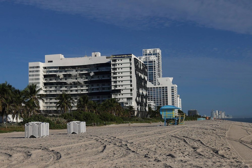 Beatles, Tom Jones, Frank Sinatra ve John F. Kennedy gibi yıldız isimleri ağırlayan Deauville Oteli saniyeler içinde yıkıldı - 7