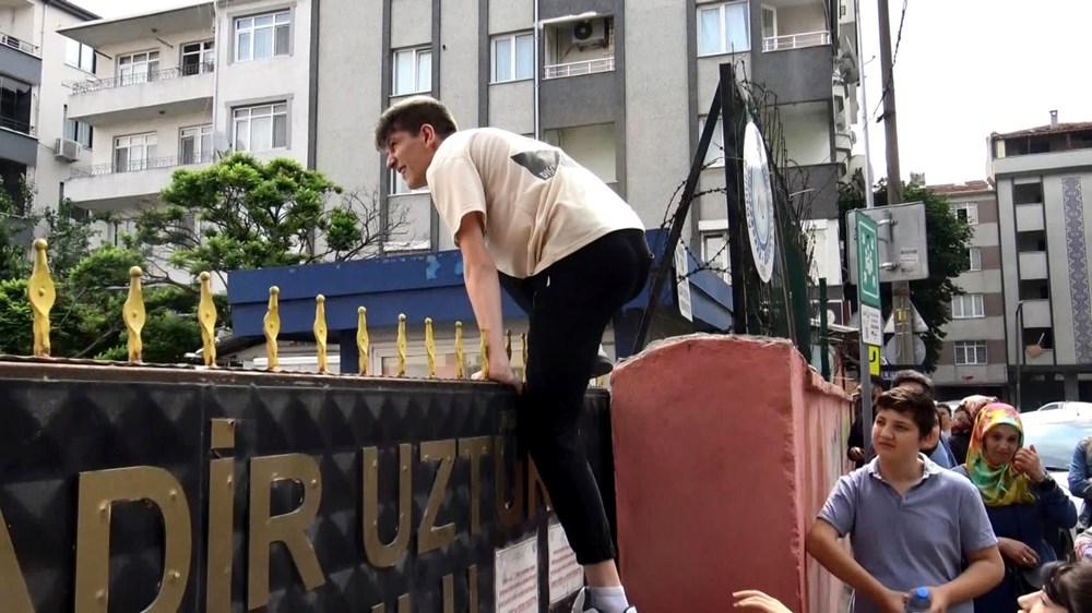 YKS'de ilk oturum (TYT) heyecanı: Sınava geç kalanların hayalleri yıkıldı! - 11