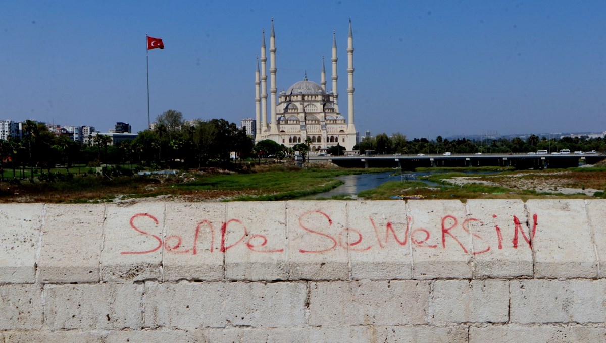 16 asırlık Taşköprü'nün sprey boya çilesi bitmiyor 16 asırlık Taşköprü'nün sprey boya çilesi bitmiyor