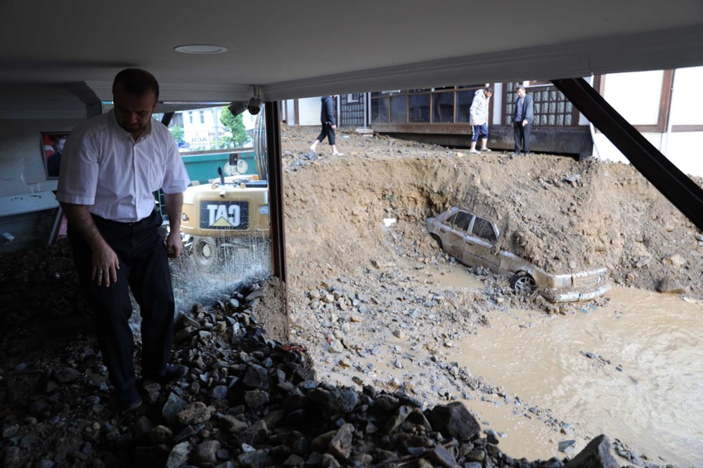 Rize’de sel ve heyelan afetinin hasarı gün ağarınca ortaya çıktı - 4