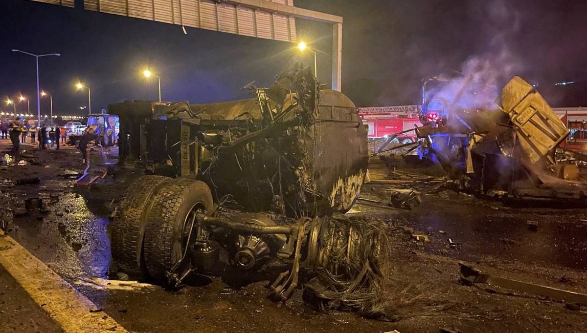 TAG Otoyolu'nda feci kaza | TIR, 3 araca çarptı: 3 kişi öldü TAG Otoyolu'nda feci kaza | TIR, 3 araca çarptı: 3 kişi öldü