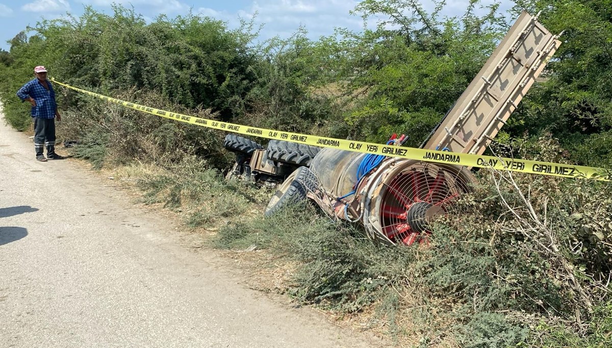 Adana'da devrilen traktörde ölüm