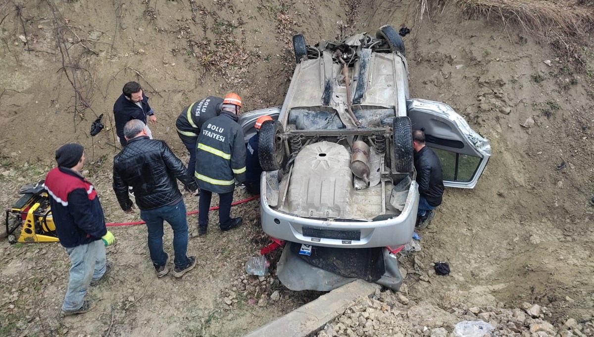 Bolu'da otomobil şarampole devrildi: 2 ölü