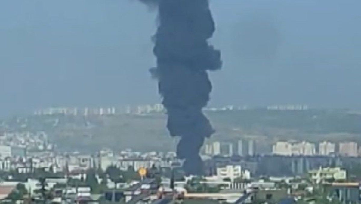 Antalya’da yangın: Dumanlar gökyüzünü kapladı Antalya’da yangın: Dumanlar gökyüzünü kapladı