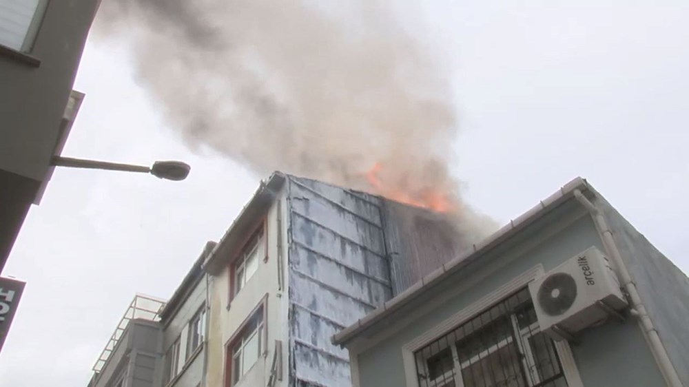 Taksim'de Yangın Felaketi: 3 Katlı Bina Çöküşüne Doğru! 73