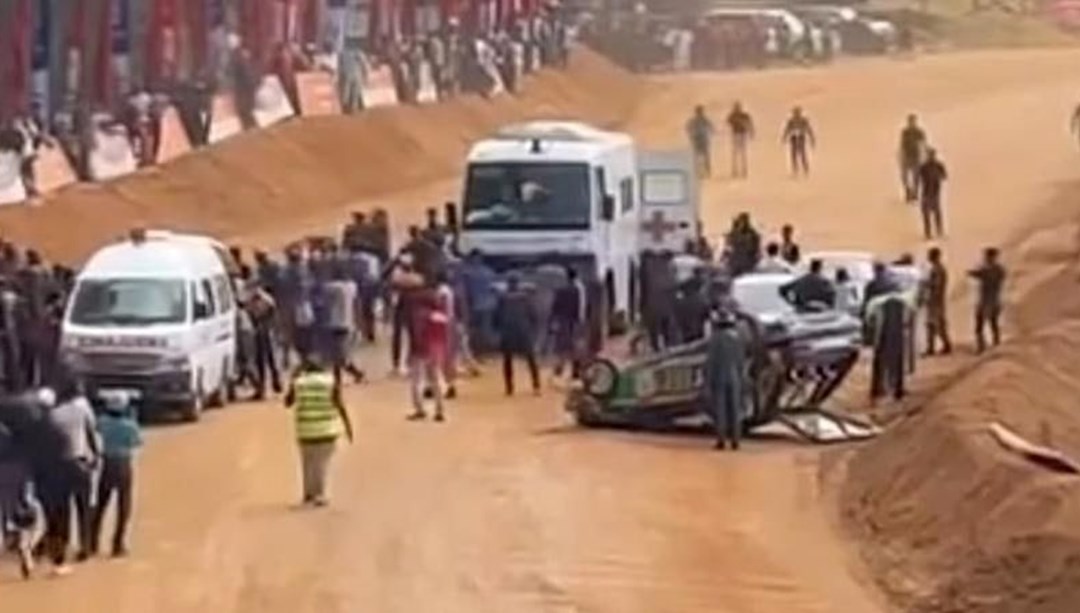 Sri Lanka'da yarış otomobili seyircilerin arasına daldı: 7 kişi öldü